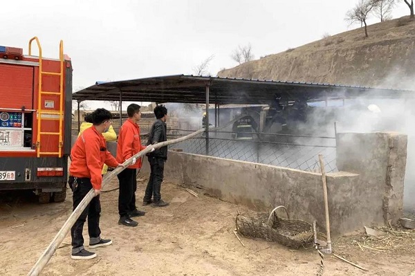 戰(zhàn)火情！采氣人救援義舉受贊揚